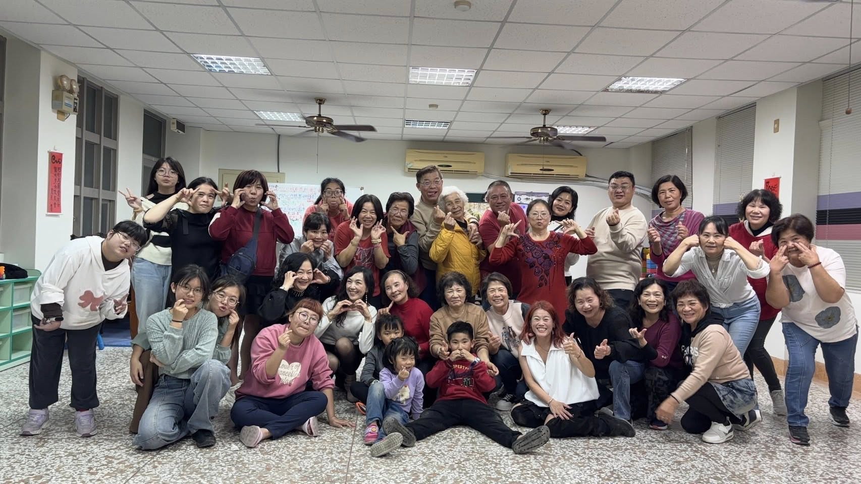 巧韻團體班合照，快樂學習歌唱氛圍